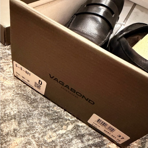 Vagabond Women’s Classic Black Slip-On Loafers - Picture 3 of 5